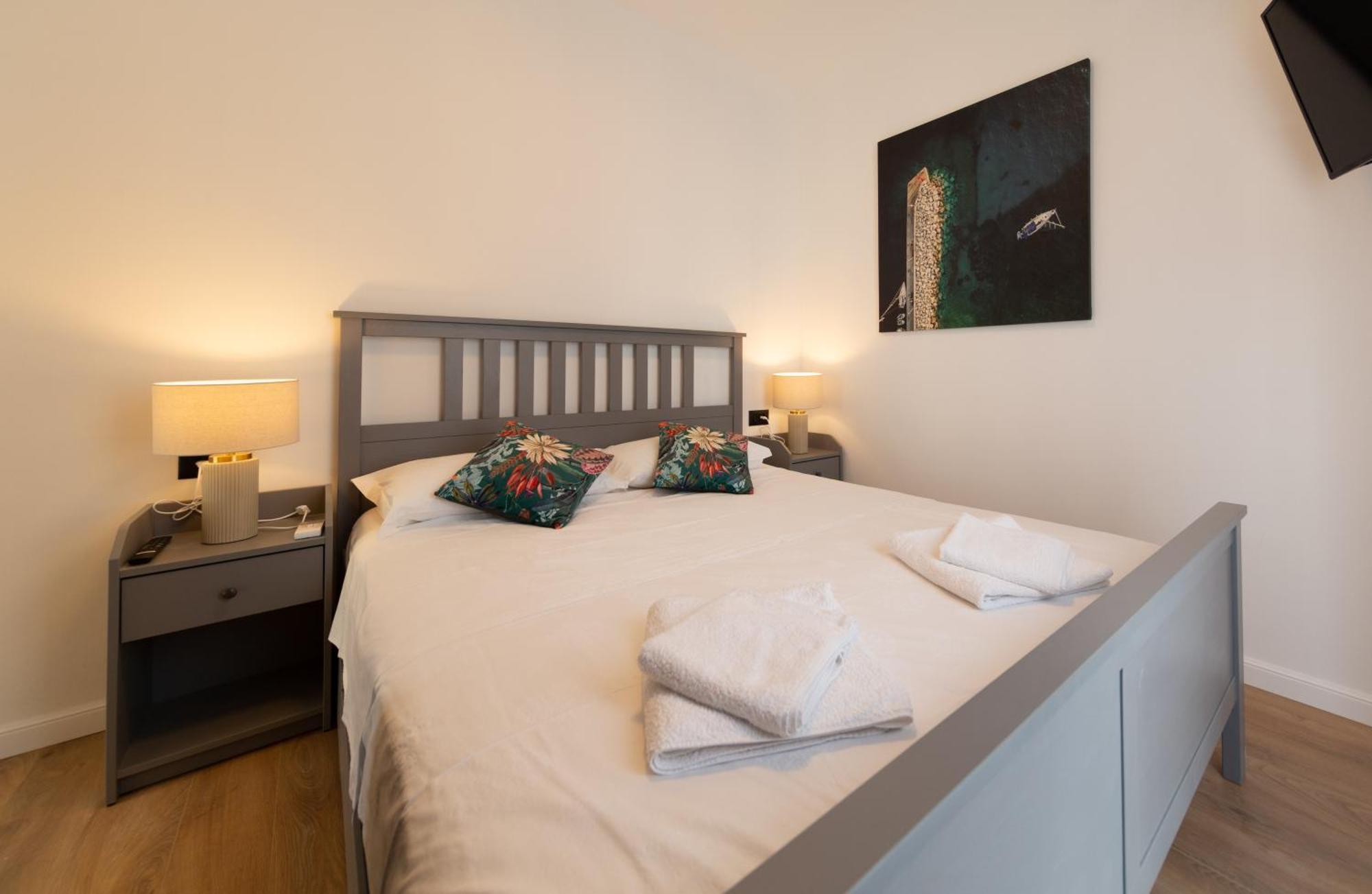 Seaside Elegance Suites Komiža Eksteriør billede
